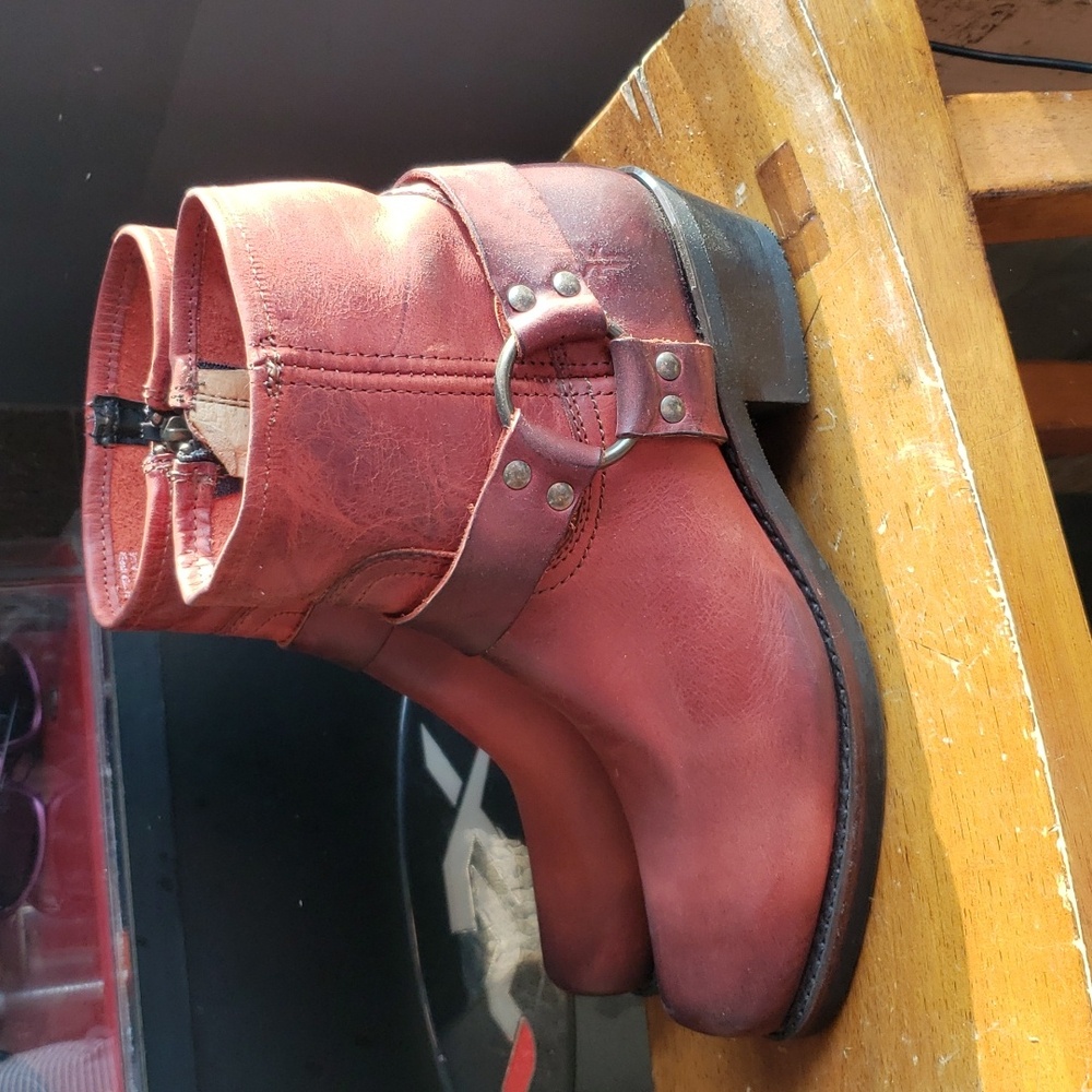 Ladies Frye Short Harness Zip Boots - Picture 2 of 5